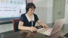 图片包含 室内, 桌子, 女人, 笔记本&#xA;&#xA;描述已自动生成